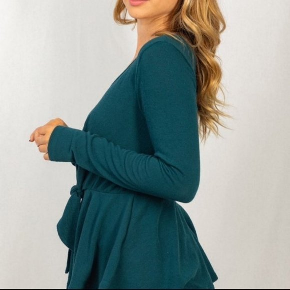 💚HP💚Plus Size Hunter Green Ribbed Knit Tie Front Long Sleeve Top - Picture 2 of 3